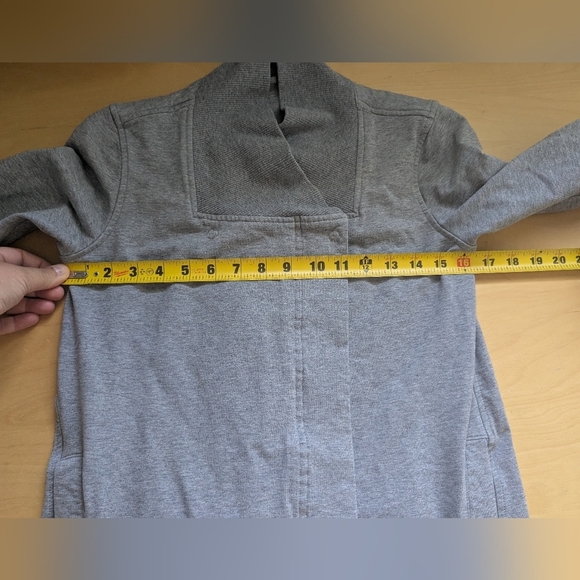 Lululemon Belle Wrap Sweater Gray Color Size 2 Pockets Style Number: W4ADXS - Picture 11 of 16